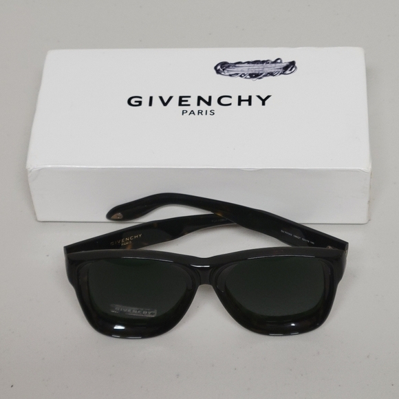 Givenchy GV 7074/S Sunglasses. main image 8